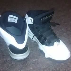 Jordan max Aura white metallic gold black